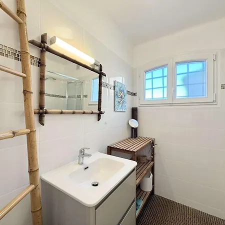 Maison Vue Mer- Parking